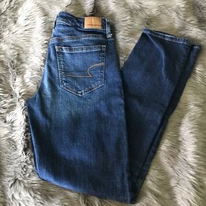 AMERICAN EAGLE Women’s Hi-Rise Slim Jeans